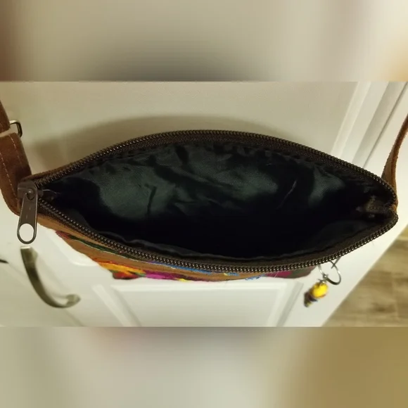 🍭Unbranded vintage two pocket embroidered small adjustable crossbody bag - Picture 7 of 11